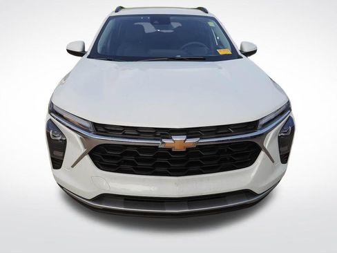 Used 2024 Chevrolet Trax LT FWD image 3