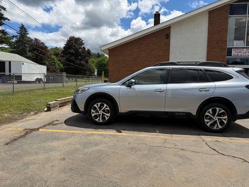 Used 2020 Subaru Outback Limited w/ Popular Package #2 AWD/4WD image 2