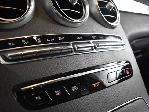 Used 2022 Mercedes-Benz GLC 300 4MATIC Coupe image 39