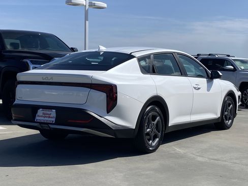 Used 2025 Kia K4 FWD image 3