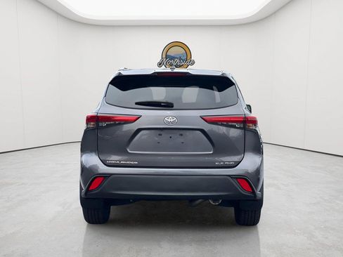 Used 2021 Toyota Highlander XLE AWD/4WD image 24