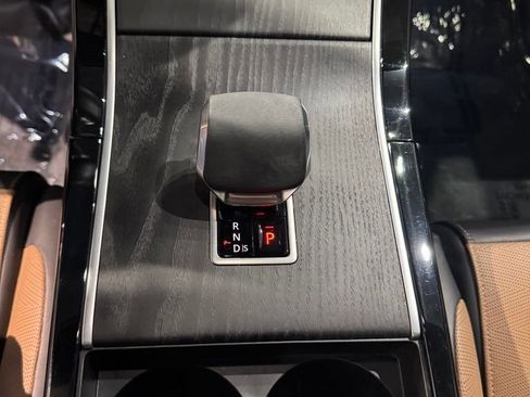 Used 2025 Land Rover Range Rover Velar Dynamic HSE AWD/4WD image 30