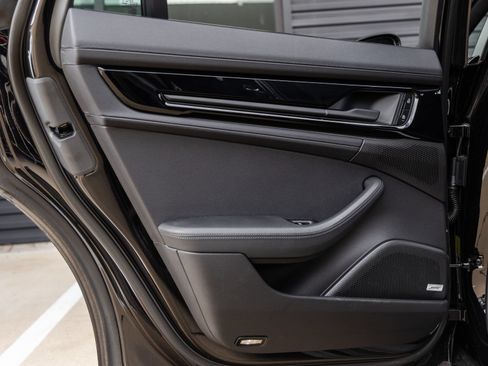 Certified 2025 Porsche Panamera image 33