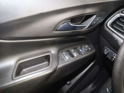 Used 2020 Chevrolet Equinox LT FWD image 29