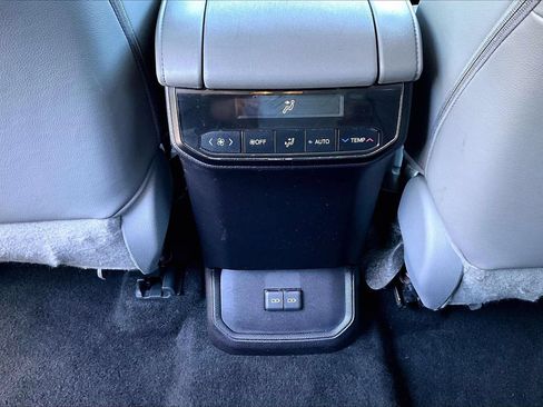 Used 2023 Toyota Highlander XLE FWD image 16