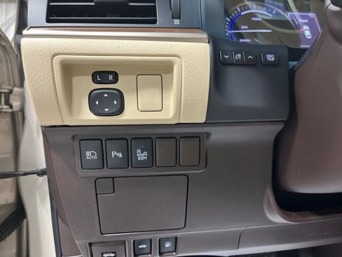 Used 2017 Lexus ES 300h w/ Luxury Package FWD image 17