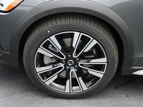 New 2026 Volvo V60 B5 Cross Country Ultra w/ Protection Package Premier AWD/4WD image 4