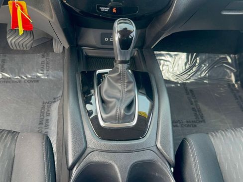 Used 2020 Nissan Rogue S FWD image 22