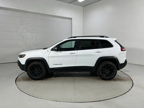 Used 2019 Jeep Cherokee Trailhawk w/ Cold Weather Group AWD/4WD image 22