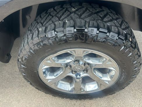 Used 2017 RAM 1500 Laramie RWD image 15