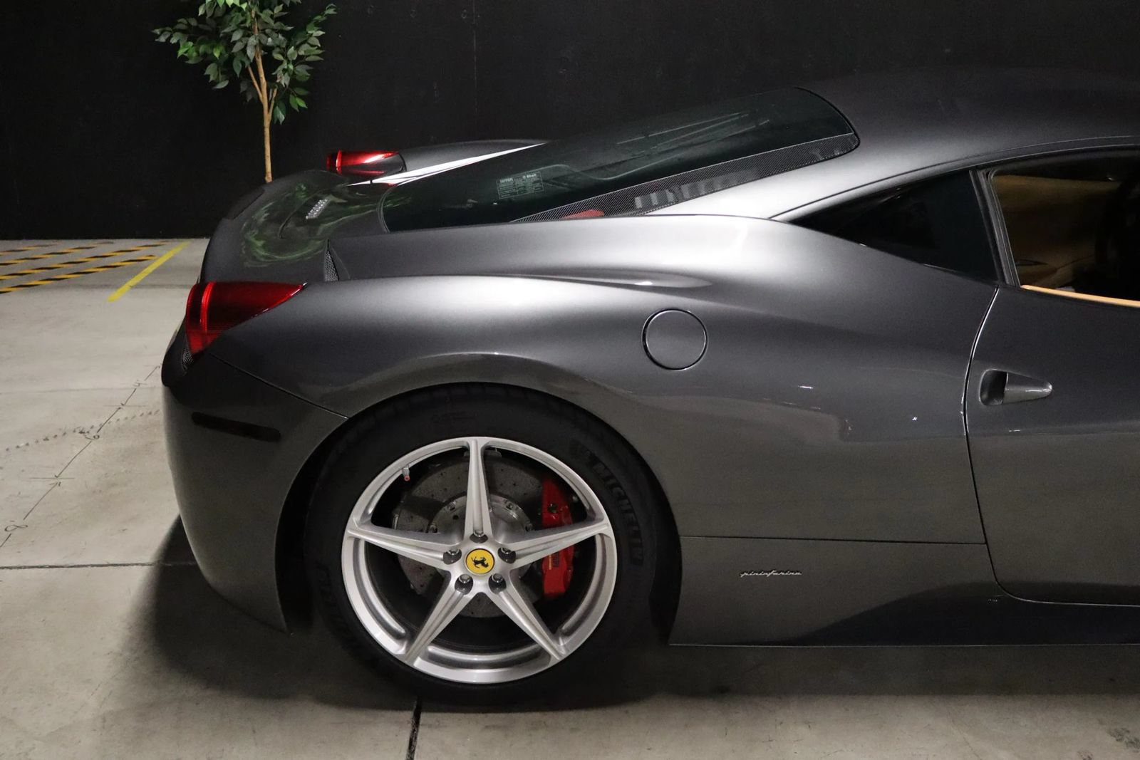 Used 2012 Ferrari 458 Italia Coupe RWD image 9