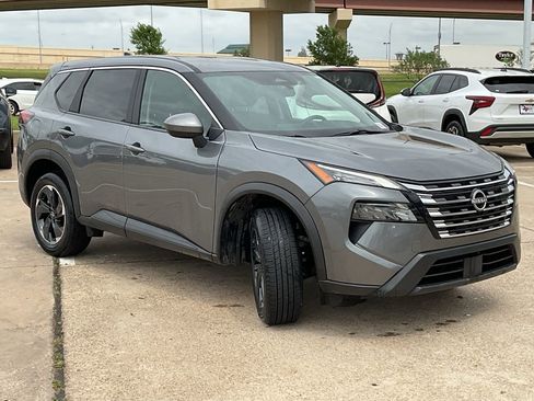 Used 2025 Nissan Rogue SV image 4