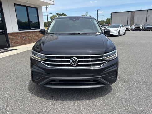 Used 2023 Volkswagen Tiguan SE w/ Panoramic Sunroof Package FWD image 10
