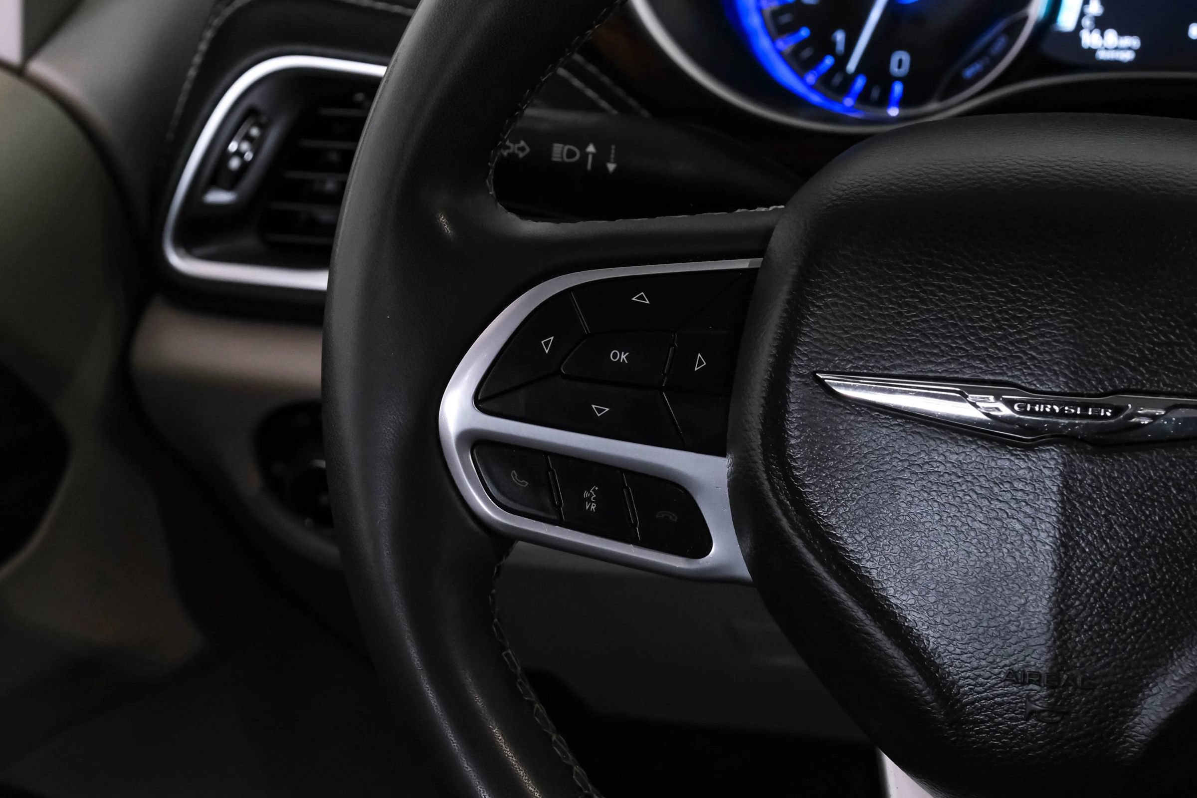 Used 2022 Chrysler Pacifica Limited FWD image 14
