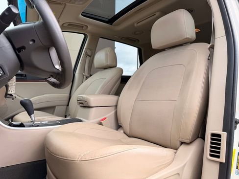 Used 2012 Hyundai Veracruz Limited w/ Entertainment Pkg image 27