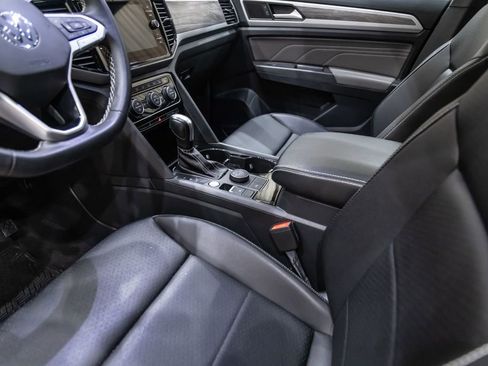 Used 2023 Volkswagen Atlas Cross Sport SE w/ Panoramic Sunroof Package image 19