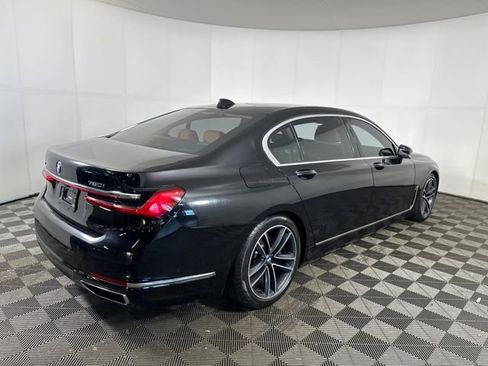 Used 2021 BMW 750i xDrive image 3