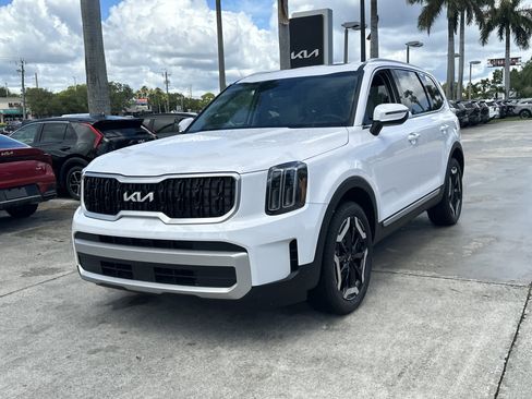 New 2025 Kia Telluride EX w/ EX Captain's Chair Package image 2
