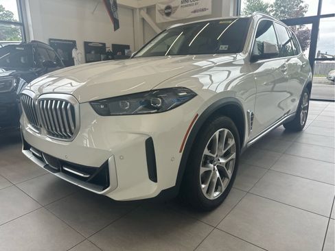 Used 2024 BMW X5 xDrive40i w/ Premium Package AWD/4WD image 1