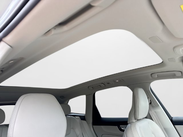 Certified 2026 Volvo XC60 B5 Ultra AWD/4WD image 19
