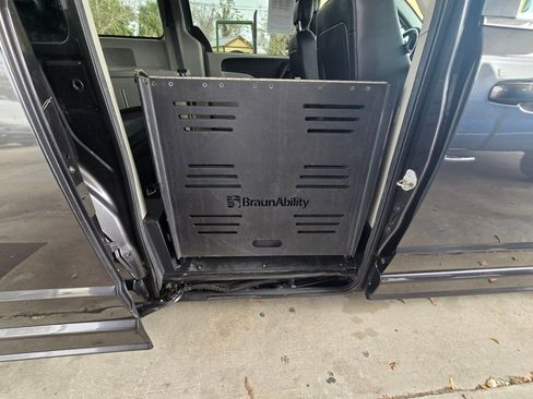 Used 2020 Dodge Grand Caravan SXT image 65