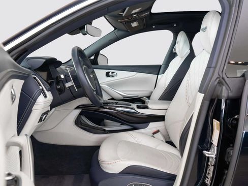 Used 2023 Aston Martin DBX AWD/4WD image 11