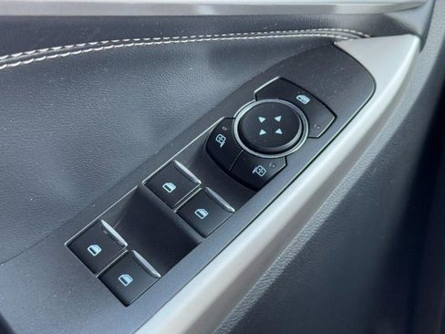 Used 2022 Ford Explorer XLT w/ Equipment Group 202A AWD/4WD image 25