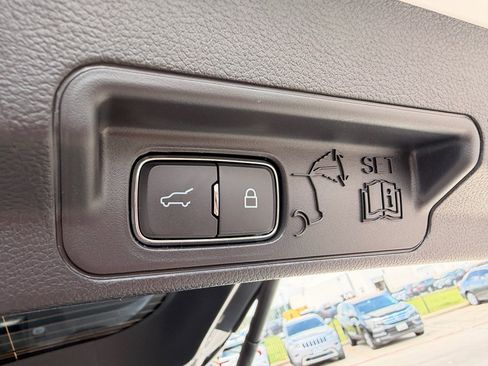 Used 2025 Ford Explorer ST-Line image 32