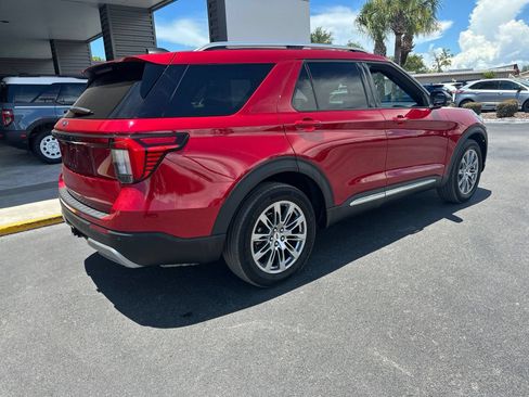 Certified 2025 Ford Explorer Platinum RWD image 4