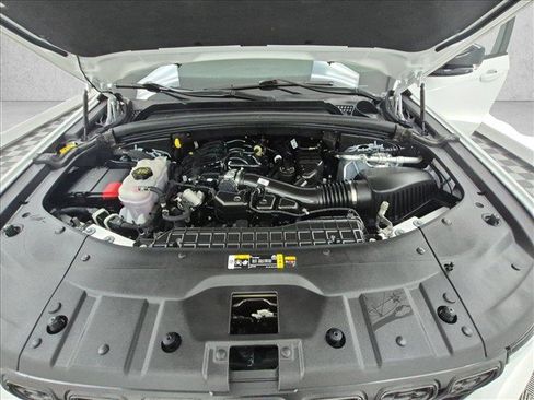 Certified 2025 Jeep Grand Cherokee Altitude AWD/4WD image 27