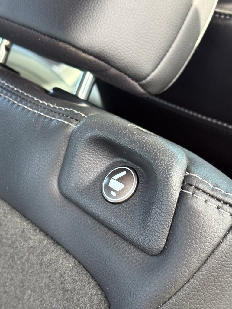 Used 2025 Honda Pilot EX-L image 16