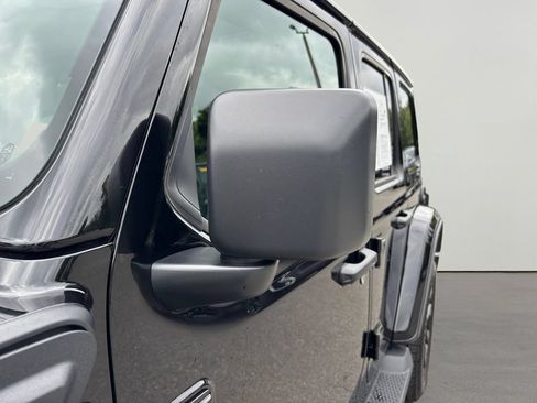 Used 2025 Jeep Wrangler Unlimited Sahara AWD/4WD image 11