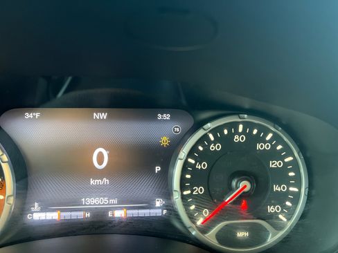 Used 2016 Jeep Renegade Limited image 10