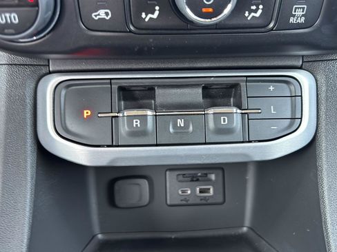 Used 2023 GMC Acadia SLT w/ LPO, Floor Liner Package AWD/4WD image 18