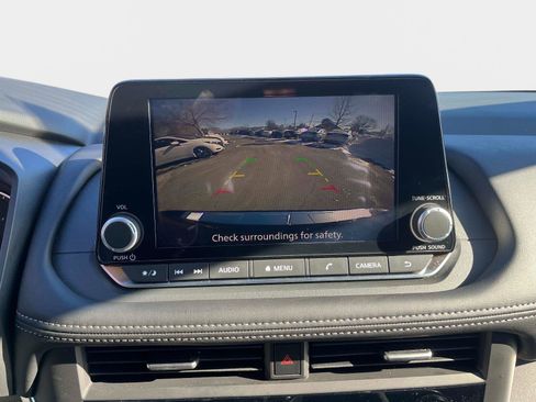 Certified 2025 Nissan Rogue SV image 25