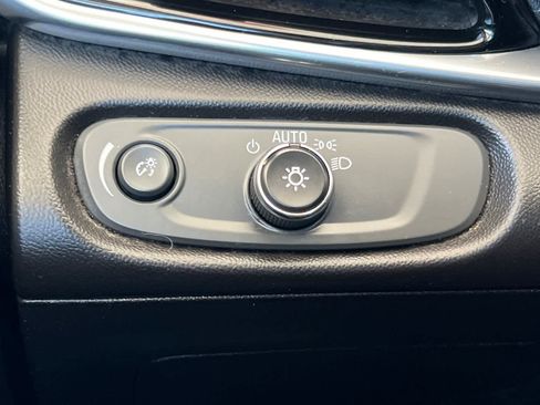 Used 2017 Chevrolet Volt Premier w/ Driver Confidence II Package FWD image 31