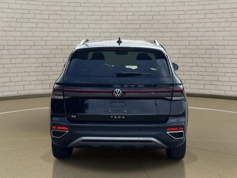 Used 2025 Volkswagen Taos SE image 6
