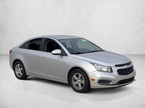 Used 2016 Chevrolet Cruze LT FWD image 3