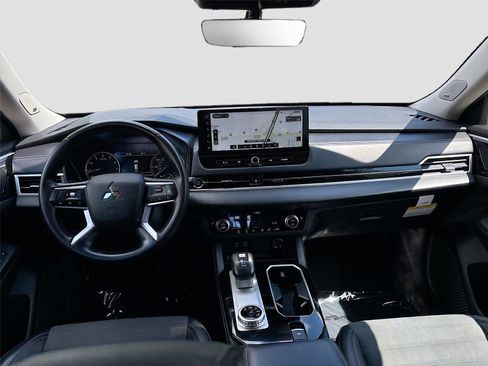 Used 2025 Mitsubishi Outlander SE FWD image 23