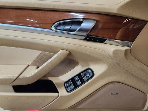 Used 2014 Porsche Panamera 4 image 42