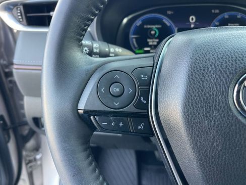 Used 2024 Toyota Venza Limited image 17