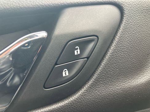 Used 2022 GMC Acadia SLE w/ Driver Convenience Package image 12