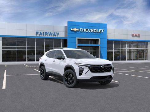 New 2026 Chevrolet Trax LT w/ Driver Confidence Package FWD image 2