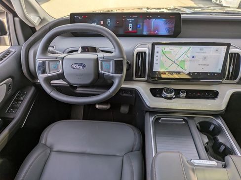New 2025 Ford Expedition Active image 18