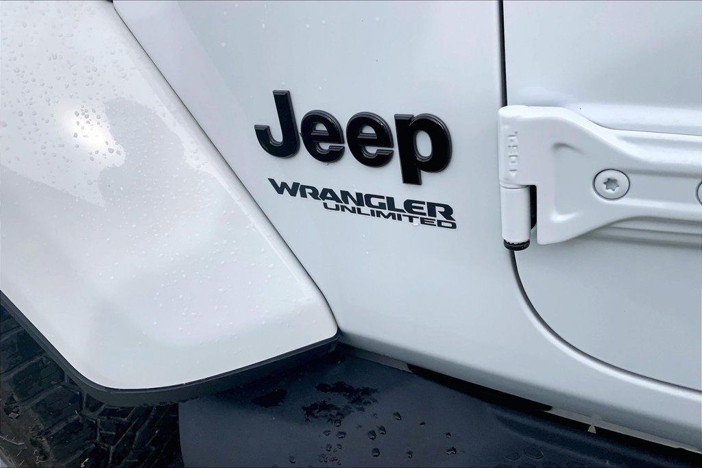 Used 2021 Jeep Wrangler Unlimited Sahara AWD/4WD image 4