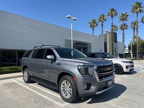 Used 2022 GMC Yukon XL SLT w/ SLT Premium Package AWD/4WD image 2