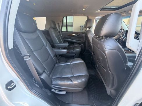 Used 2019 Cadillac Escalade Luxury AWD/4WD image 30
