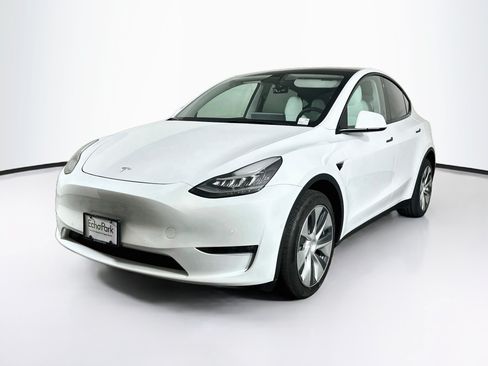Used 2022 Tesla Model Y Long Range AWD/4WD image 3