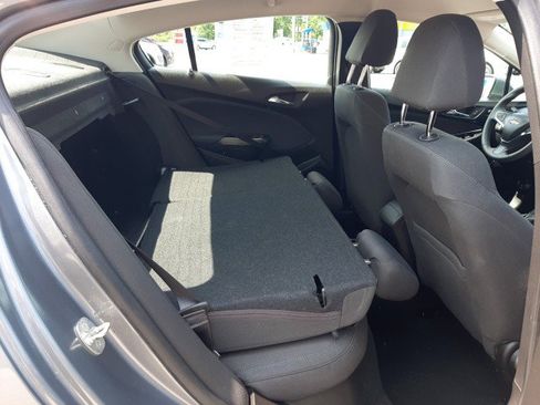 Used 2018 Chevrolet Cruze LT w/ Convenience Package FWD image 32