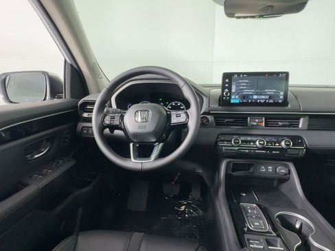 New 2025 Honda Pilot Touring image 28